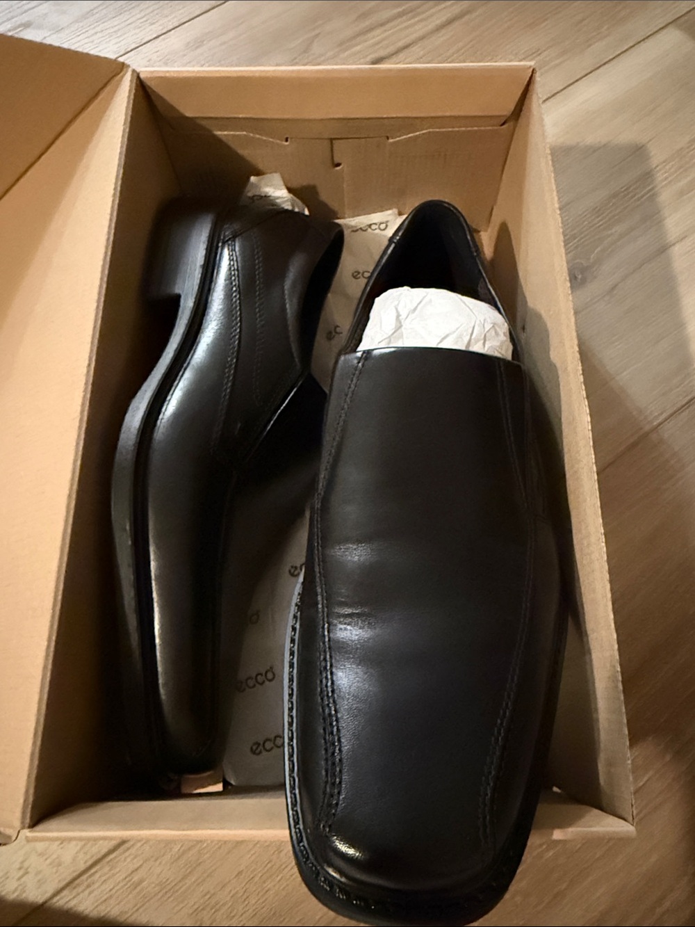 BRAND NEW- Ecco Black Leather Slip-On Loafers
